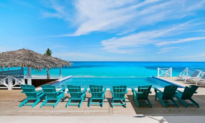 Farmer's Hill Villa | Luxury Private Beachfront Villa w/ Infinity Pool in The Bahamas for 14 people