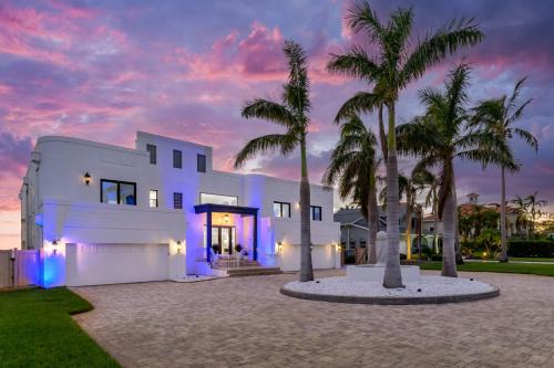 Bayshore Gardens Casa | Luxury Private Beachfront Retreat Pool Game Room