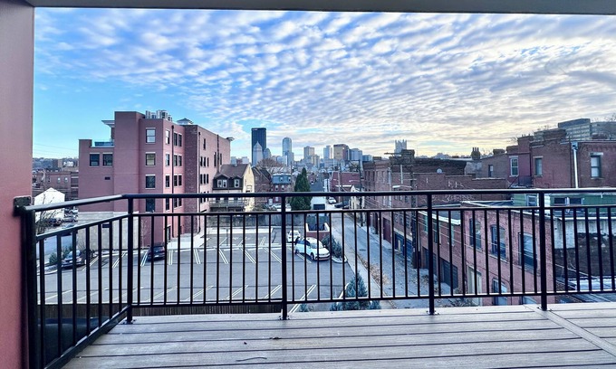 East Allegheny Casa | Luxury Private Boutique Hotel with CityView, Hot Tub, Free Parking