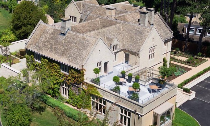 Winchcombe Cabina | Luxury Private Hotel Home, Sleeping 24 Guests