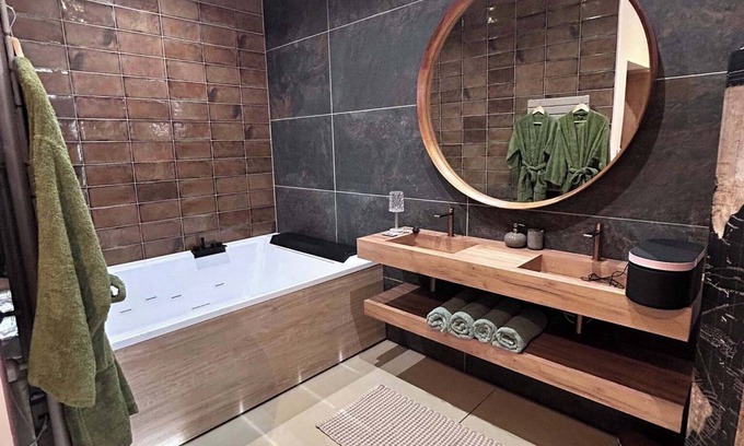Torreilles Cama Y Desayuno | Luxury private suite, the colonial house
