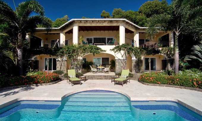 Spring Estate Villa | Villa de lujo de 5 * con piscina privada con vistas impresionantes, ideal para 2 o 4 personas.