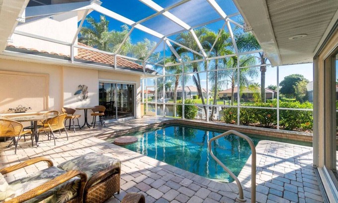 Punta Gorda Apartamento | Waterfront-Dock- Salt Water Pool-Walking Distance to Fishermans Village