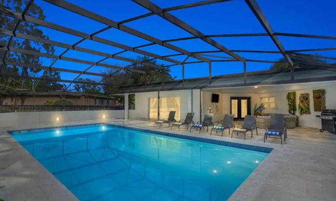 College Park Casa | Luxury Ranch 2 Master Kg Bed w/ heated Salted Pool