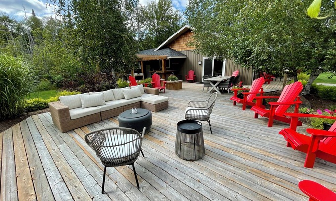Huntsville Casa | Luxury Ranch Bungalow on Hutcheson Beach Road