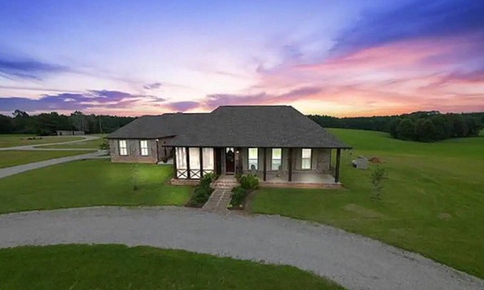 Bush Casa | Luxury Ranch Living on 35 Acres in Covington, LA