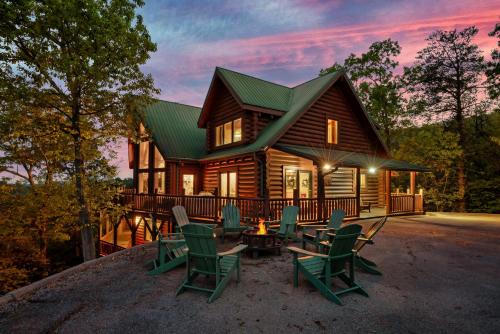 Gatlinburg - Pigeon Forge Casa | Luxury Refresh 2025 Multi-Family Retreat