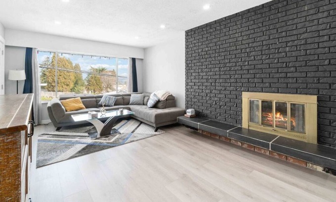 Burnaby Casa | Luxury Renovated 3BD House in Burnaby