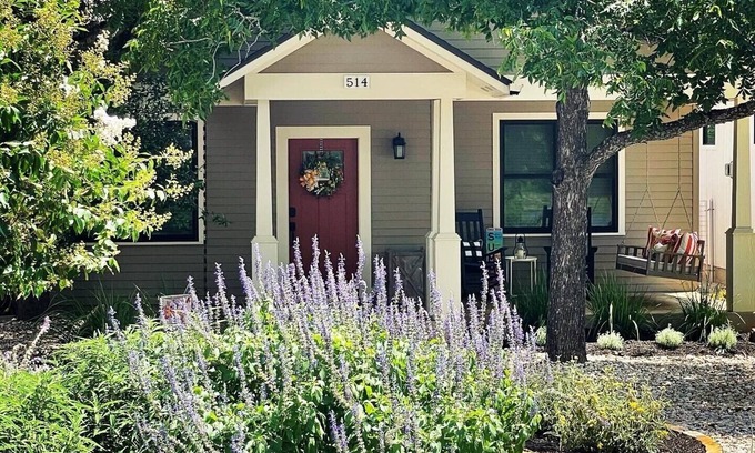 Fredericksburg Casa | Luxury rental in the heart of Fredricksburg minutes from Main Street.