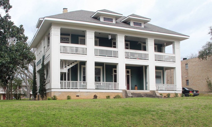Brenham Casa | Alquiler de lujo con más de 3300 pies cuadrados, cerca del centro de Brenham