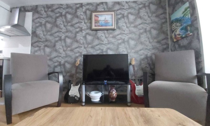 Kadikoy Apartamento | luxury residence in istanbul!--5 min from the metrobus, have pool, sauna n more!