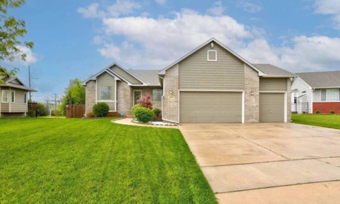 Wichita Apartamento | Luxury Residence w/ Theatre Room