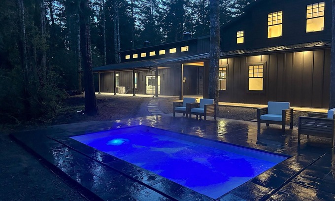 Bandon Casa | Luxury Residential Resort & Spa next to Bandon Dunes Golf Resort. 14 beds, Spa, Sauna, Cold Plunge