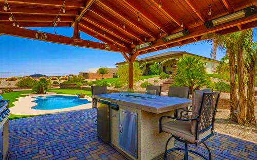 Foothills Casa | Luxury Resort 1 ACRE City Views, mountains Golf course Pool
