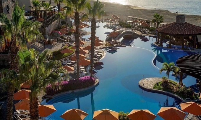 Sunset Beach Complejo | Luxury Resort Junior suite on the beach, with 6 outdoor swimming pools