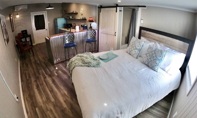 Bowie Casa | Luxury retreat disguised as a barn!