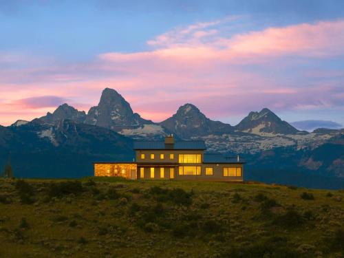 Tetonia Casa | Luxury Retreat Epic Views & Hot Tub