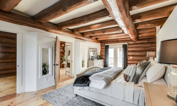 Huntsville Cabina | Luxury retreat, exquisite dock on canal, 4 Lks. Lodge 5 min Huntsville/Deerhurst