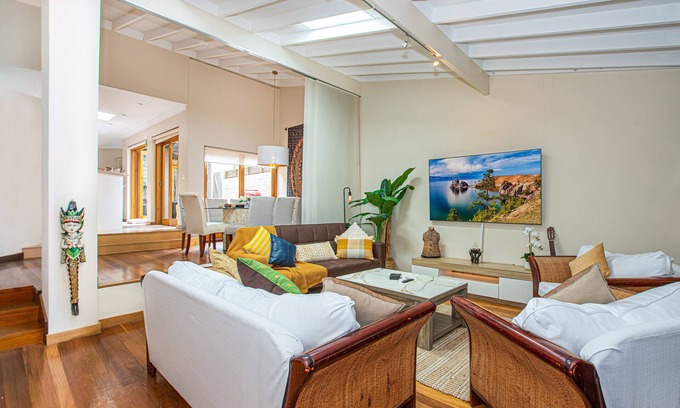 Camperdown Casa | Luxury Retreat Home - 4Bed House - Mins from CBD