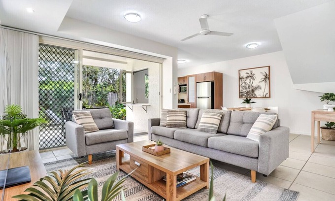Manunda Casa | Luxury Retreat with Pool & Courtyard in Cairns North