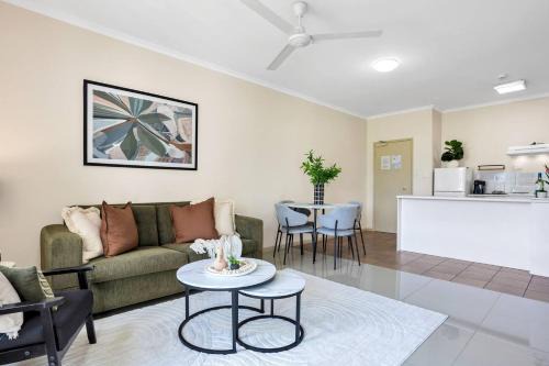 Cairns North Apartamento | Luxury Retreat in Cairns with Pool
