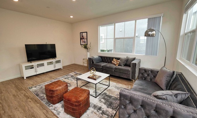 Folsom Casa | Luxury Retreat on Sunny Gate Lane Awaits Your Arrival - Book Your Stay #41616