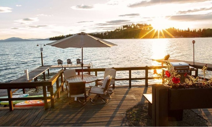 Woods Bay Casa | Luxury Retreat w/Private Dock, SUPs, fast WiFi, EV