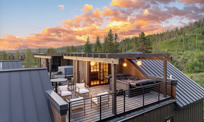 Old Town Casa | Luxury River Front Villa 110 I Rooftop Lounge I Hot Tub I Great Views I Discounted Attractions