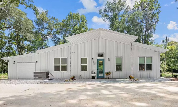 High Springs Casa | Luxury Riverfront Barndominium!