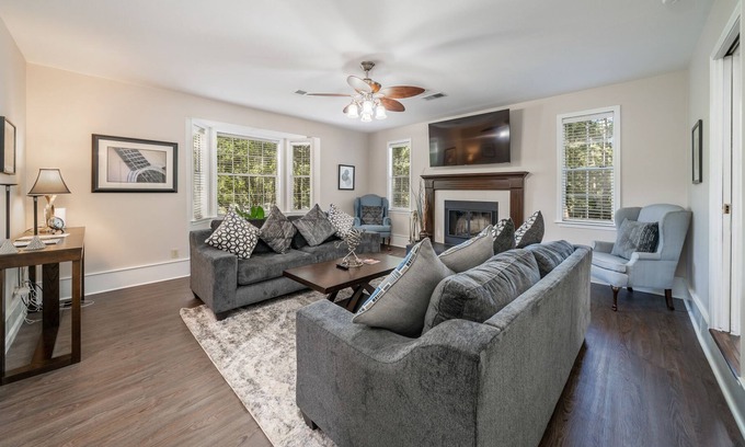 Mid America Casa | Luxury Rock Creek INN near Lake Hamilton