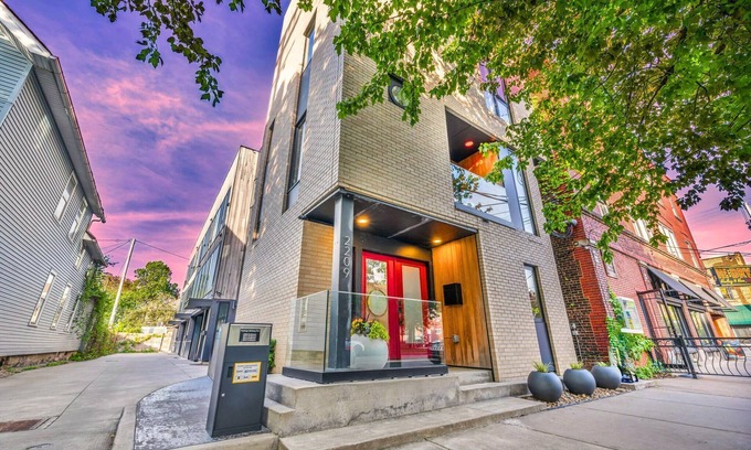 Tremont Casa | Luxury Rooftop Oasis Tremont: Sauna & Cold Plunge