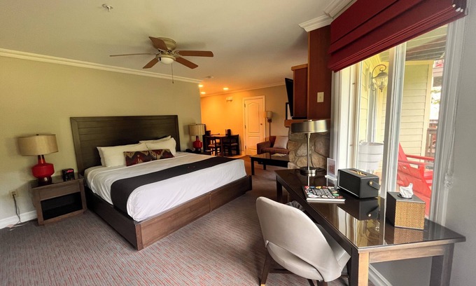 Vernon Casa | Luxury Room at Minerals Hotel and Spa @ Crystal Spring