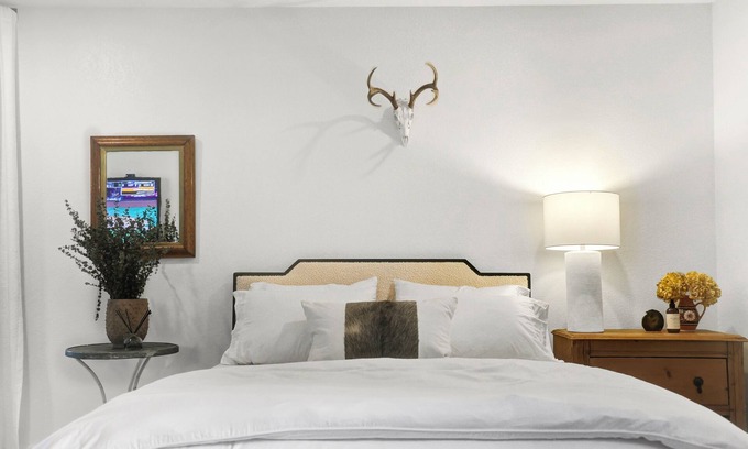 Round Top Otro | Luxury Round Top Guesthouse 6m to Town Square