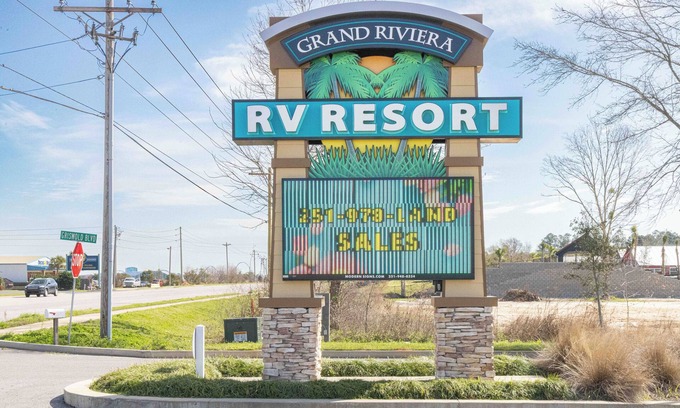 Foley Alquiler De RV | Luxury RV Lot in Grand Riviera Resort in Foley, AL
