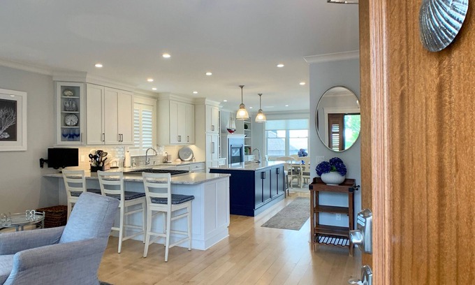 Easton's Point Casa | Luxury Sea Lodge with Ocean Views - Walk to Easton's Beach