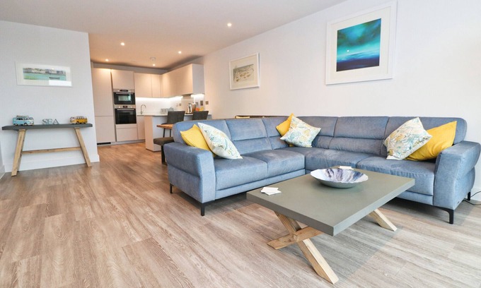 Constantine Bay Apartamento | Luxury sea view apartment close to Constantine Bay.