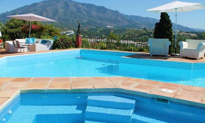Marbella Villa | A 15 minutos a pie de Puerto Banús, a 5 minutos de restaurantes, cerca de varios campos de golf.