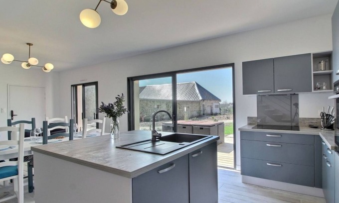 Plonevez-Porzay Casa | Luxury cottage by the sea, projection room, sauna and jacuzzi -4 stars