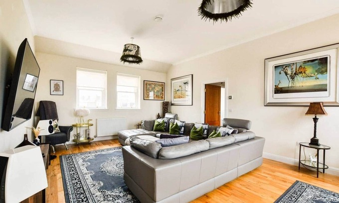 Kirkcaldy Apartamento | Luxury Seaview Gated Penthouse- Near Edinburgh.