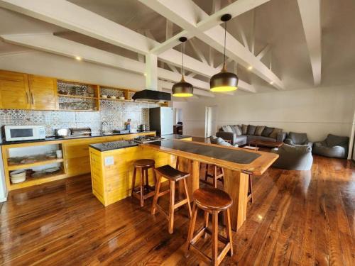 Lopes Casa | Luxury Seaview Getaway