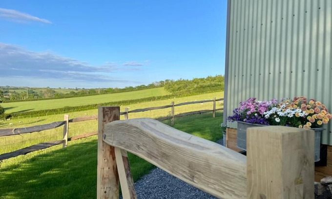 Modbury Cabina | Luxury Shepherd Hut on Small South Devon Farm