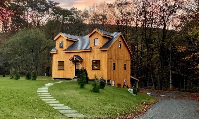 Ludlow Casa | Luxury Ski Chalet - Okemo Killington
