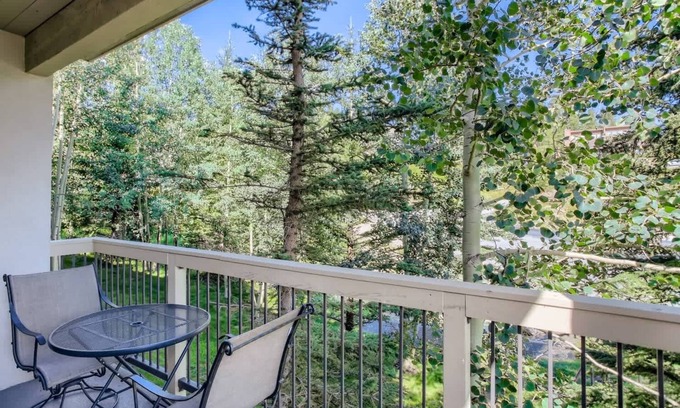 Four O'Clock Condominio | Snowflake Sanctuary