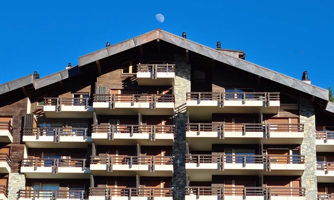 Nendaz Apartamento | Luxury Ski-in/ Ski-out Apartment, 50m to Ski Station and Close to Town Centre