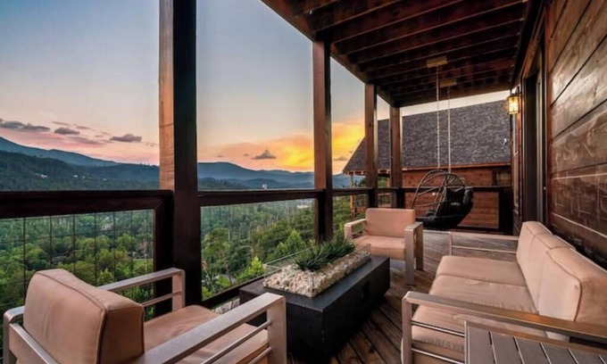 Gatlinburg Cabina | Luxury Smoky Mtn Cabin 3 King Suites Epic Views
