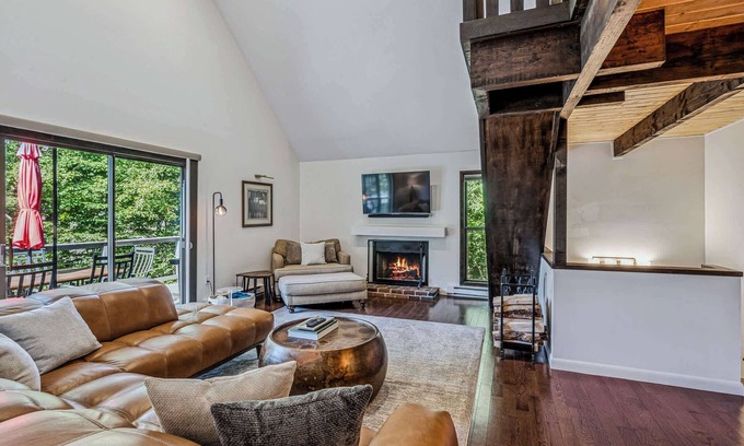 West Hartford Condominio | Luxury Snow Village Ski-In/Out, Golf & Club Access