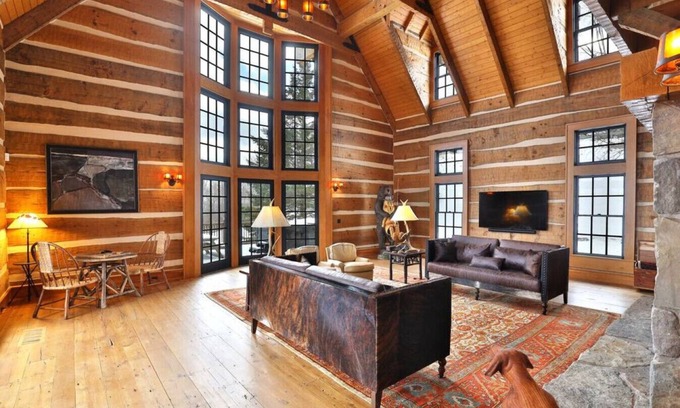 Ludlow Casa | Luxury Solitude Private Hot Tub & Direct Ski Access! Summer & Fall Dates Available