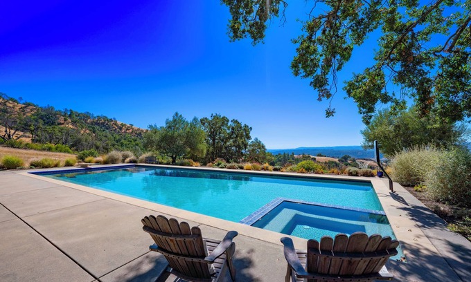 Geyserville Casa | Luxury Sonoma Hilltop Estate with Pool and Views