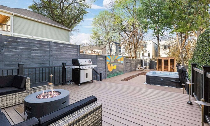 East Hill Casa | Luxury Spa Retreat | Sauna, Hot Tub & Fire Pit