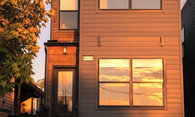 East Hill Casa | Luxury Spa Retreat, Sauna, Hot Tub-Monthly